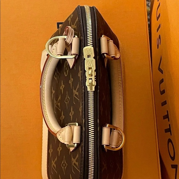 New Authentic Louis Vuitton Alma BB Monogram - Picture 12 of 13